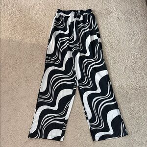 PrettyLittleThing Monochrome Striped Pants
